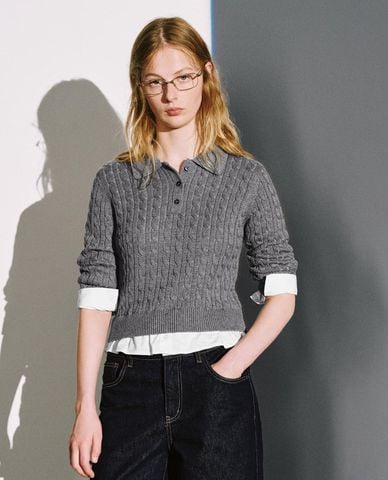  URBAN REVIVO - Áo dệt kim nữ cổ bẻ tay dài phối nút 