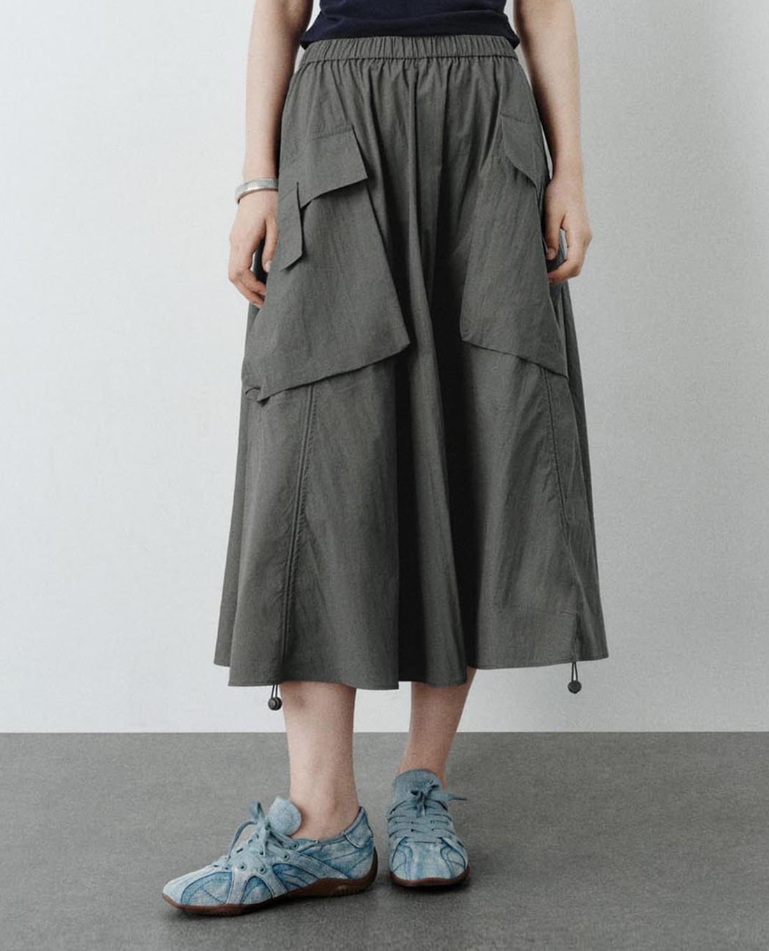 URBAN REVIVO - Chân váy chữ A midi túi hộp cá tính