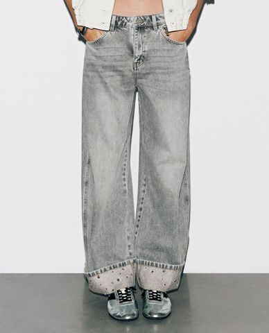  URBAN REVIVO - Quần jeans nữ ống rộng wash bạc đính đá 