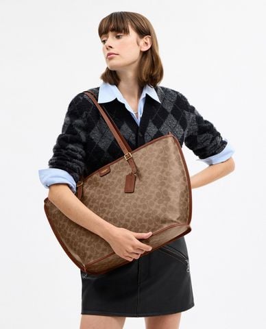  COACH - Túi tote nữ hình thang Taxi In Signature Canvas 