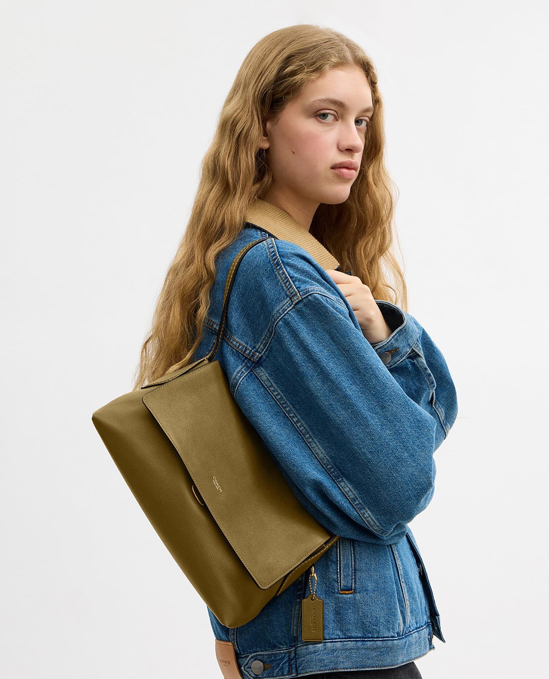 COACH - Túi đeo vai nữ hình thang Chelsea 30