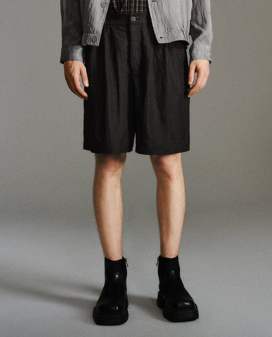 URBAN REVIVO - Quần short nam ống rộng lưng thun