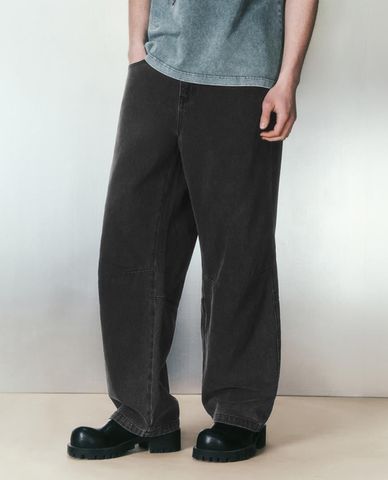  URBAN REVIVO - Quần jeans nam ống rộng cá tính 