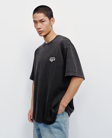  URBAN REVIVO - Áo thun nam cổ tròn tay ngắn wash bạc 