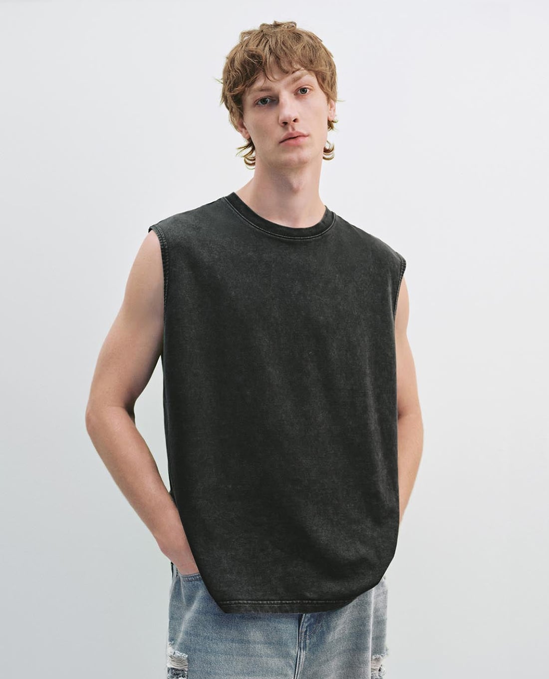 URBAN REVIVO - Áo ba lỗ nam phong cách tối giản