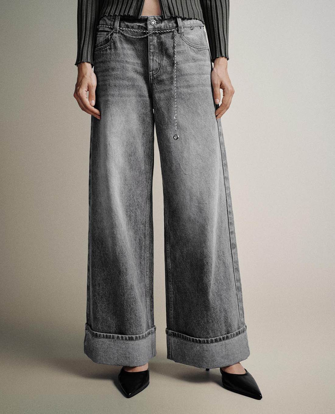 URBAN REVIVO - Quần jeans nữ ống rộng xắn gấu