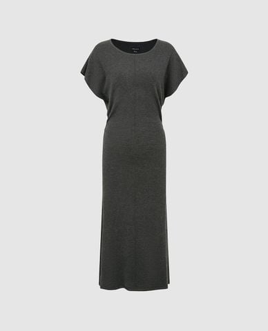  URBAN REVIVO - Đầm dệt kim midi cổ tròn tay ngắn 