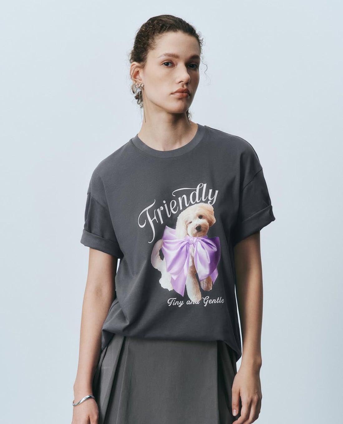 URBAN REVIVO - Áo thun nữ cổ tròn tay ngắn in họa tiết