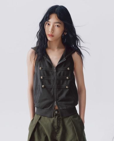  URBAN REVIVO - Áo khoác gilet nữ phối mũ và khóa kéo 