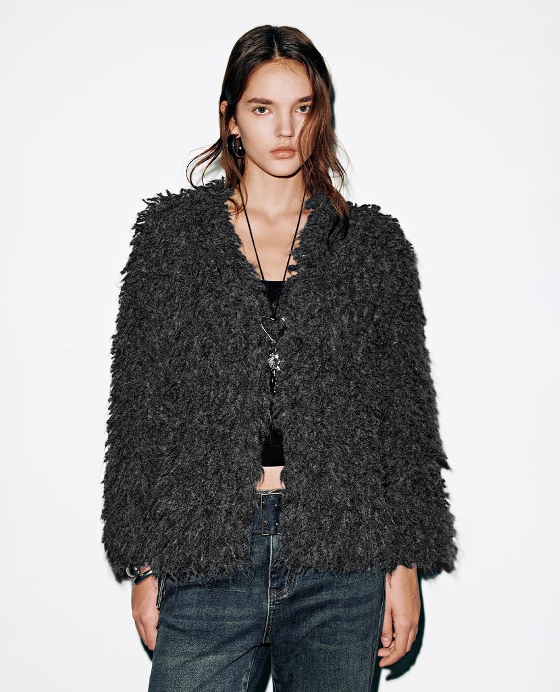 URBAN REVIVO - Áo khoác lông nữ cổ V tay dài phom rộng