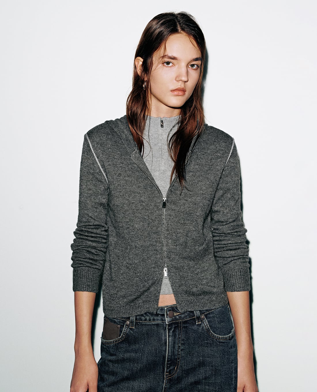 URBAN REVIVO - Áo khoác dệt kim nữ tay dài phối mũ