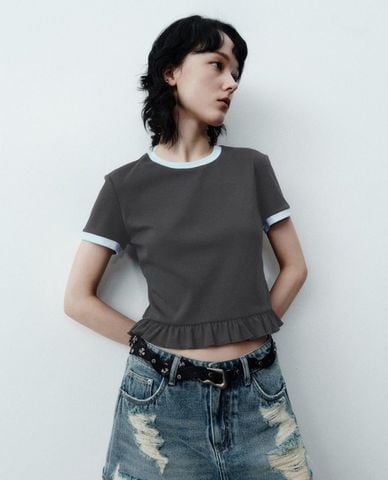  URBAN REVIVO - Áo croptop nữ cổ tròn tay ngắn phối viền 
