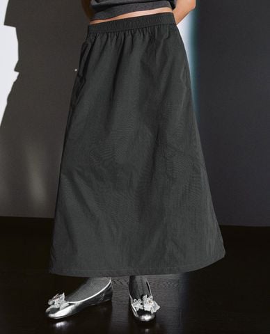  URBAN REVIVO - Chân váy chữ A midi dáng xòe 