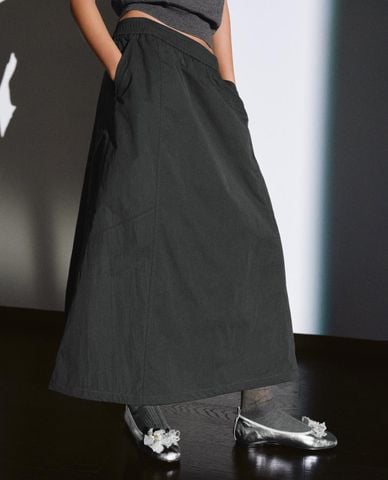  URBAN REVIVO - Chân váy chữ A midi dáng xòe 