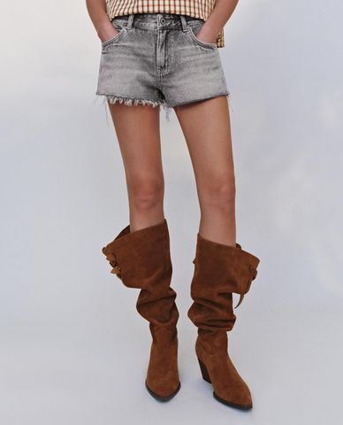  URBAN REVIVO - Quần short jeans nữ wash bạc 