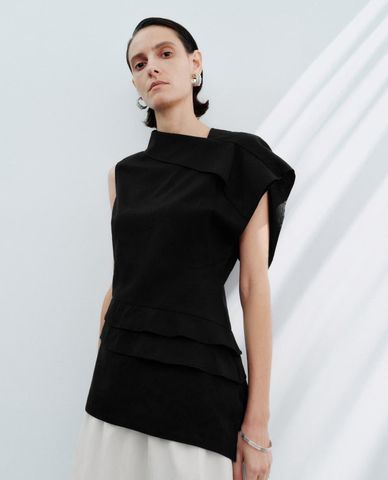  URBAN REVIVO - Áo kiểu nữ cổ chéo lệch vai 