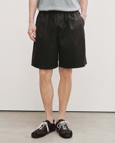  URBAN REVIVO - Quần short nam ngang gối lưng thun 