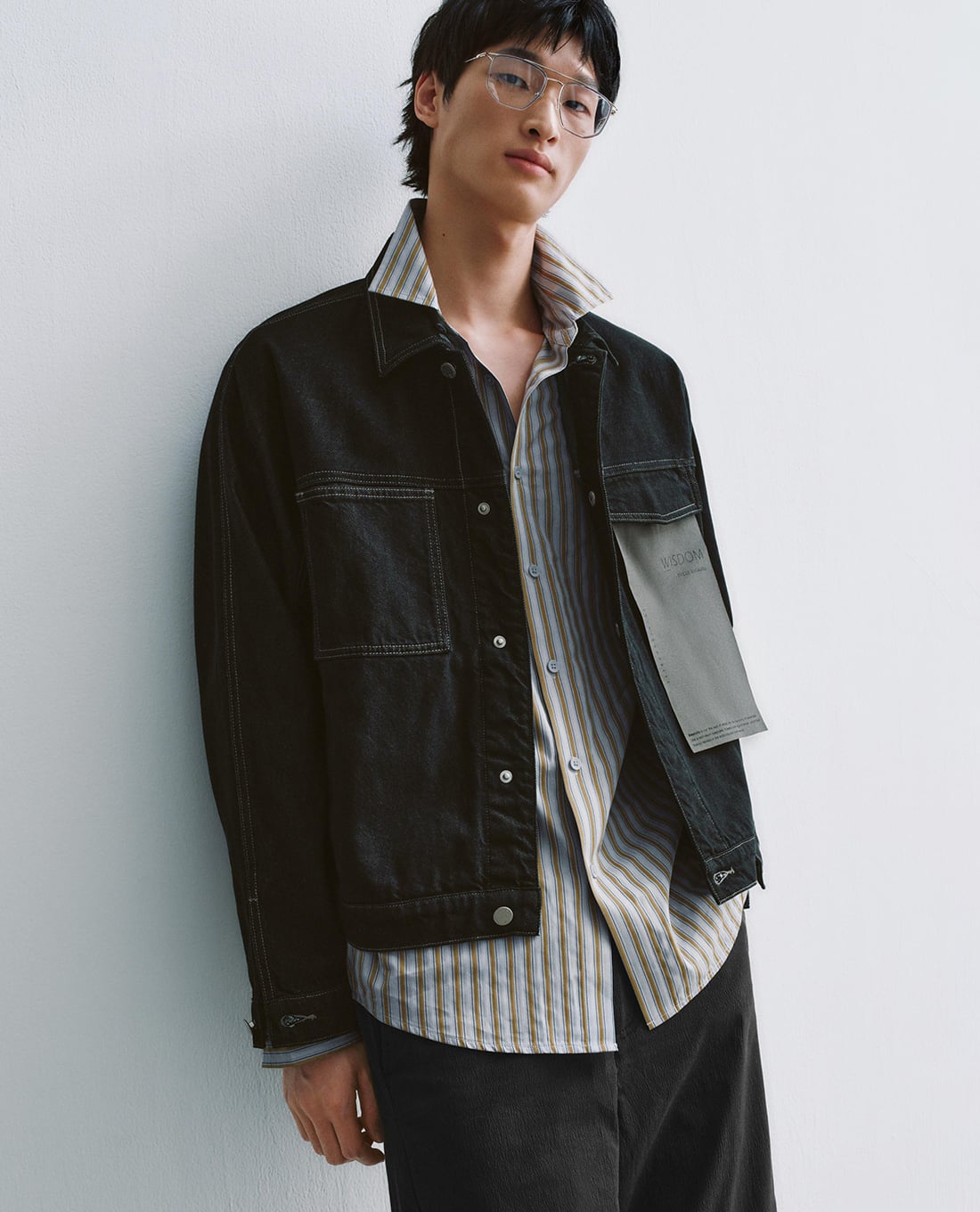URBAN REVIVO - Áo khoác denim nam tay dài phối túi