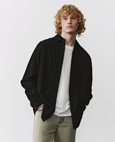  URBAN REVIVO - Áo sơ mi nam tay dài phom rộng 