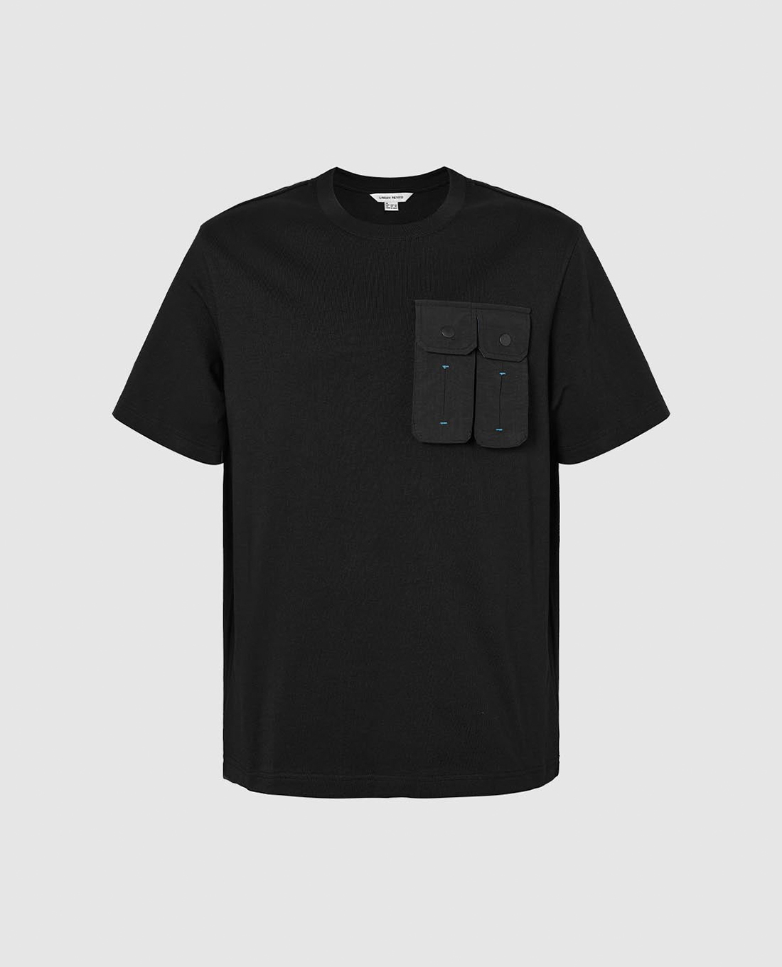 URBAN REVIVO - Áo thun nam cổ tròn tay ngắn phối túi