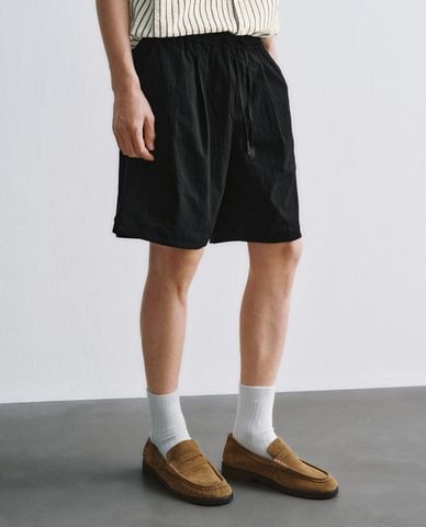  URBAN REVIVO - Quần short nam ống rộng phối dây rút 