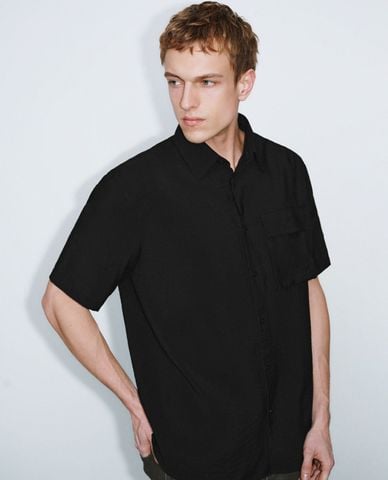  URBAN REVIVO - Áo sơ mi nam cổ bẻ tay ngắn 