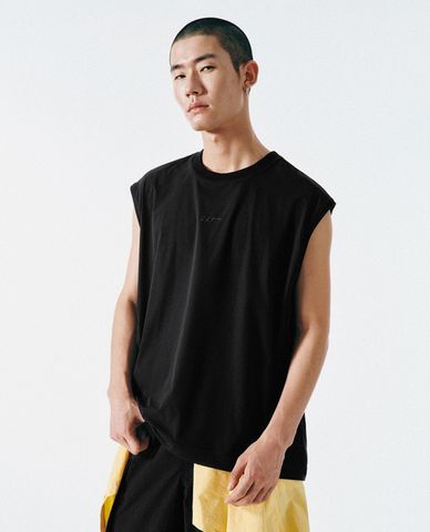  URBAN REVIVO - Áo sát nách nam cổ tròn in chữ 