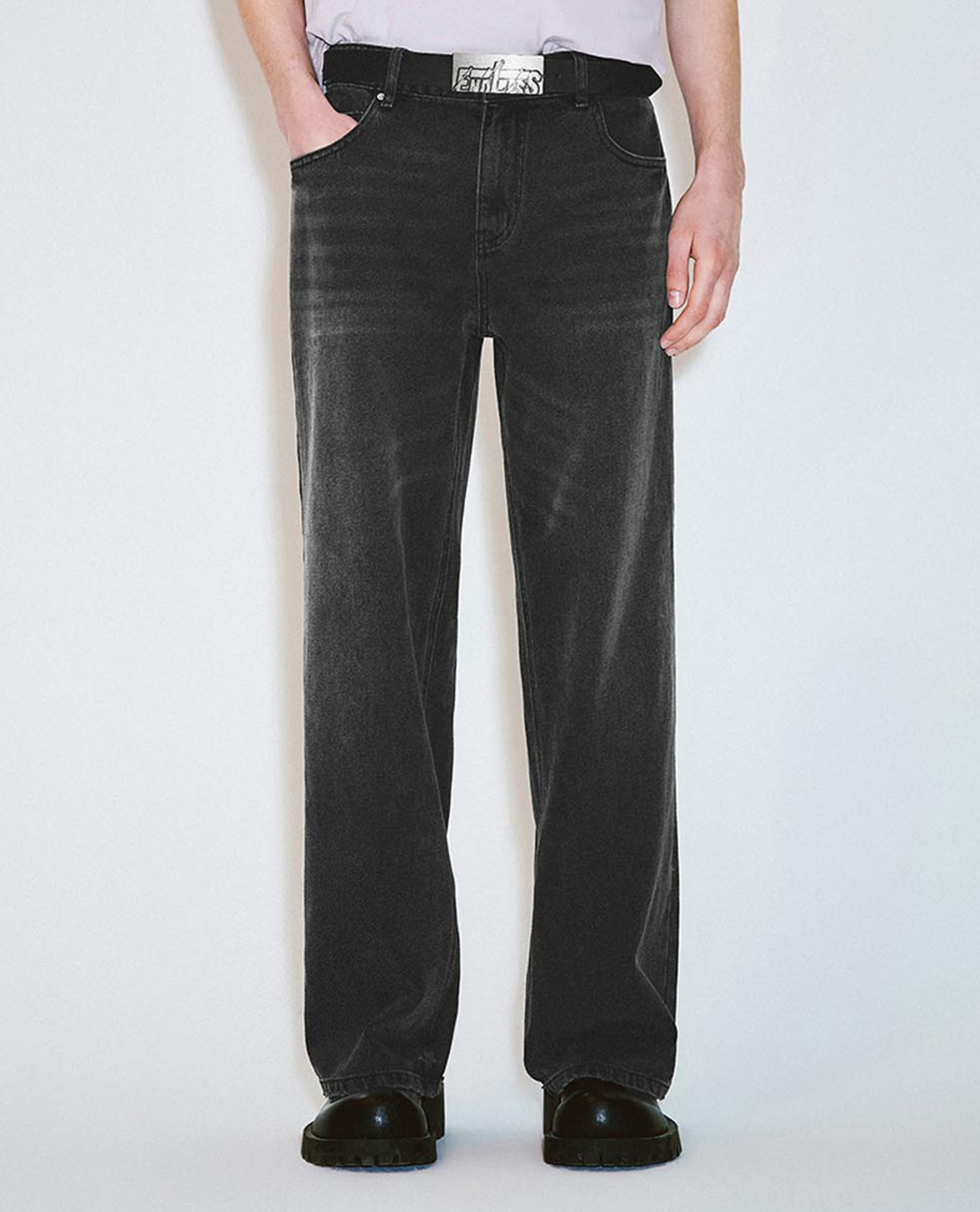 URBAN REVIVO - Quần jeans nam ống rộng wash bạc