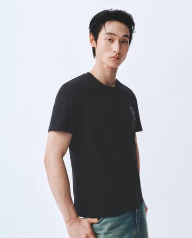  URBAN REVIVO - Áo thun nam cổ tròn tay ngắn in họa tiết 