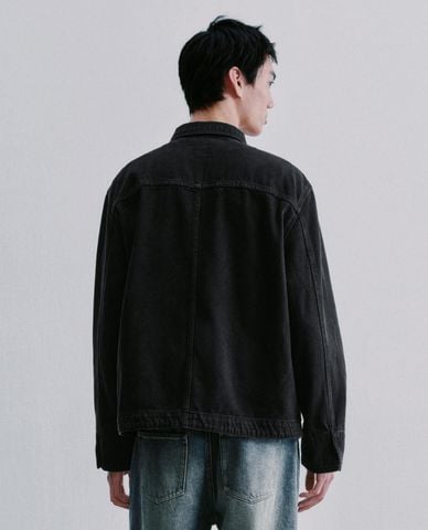  URBAN REVIVO - Áo khoác denim nam tay dài in họa tiết 