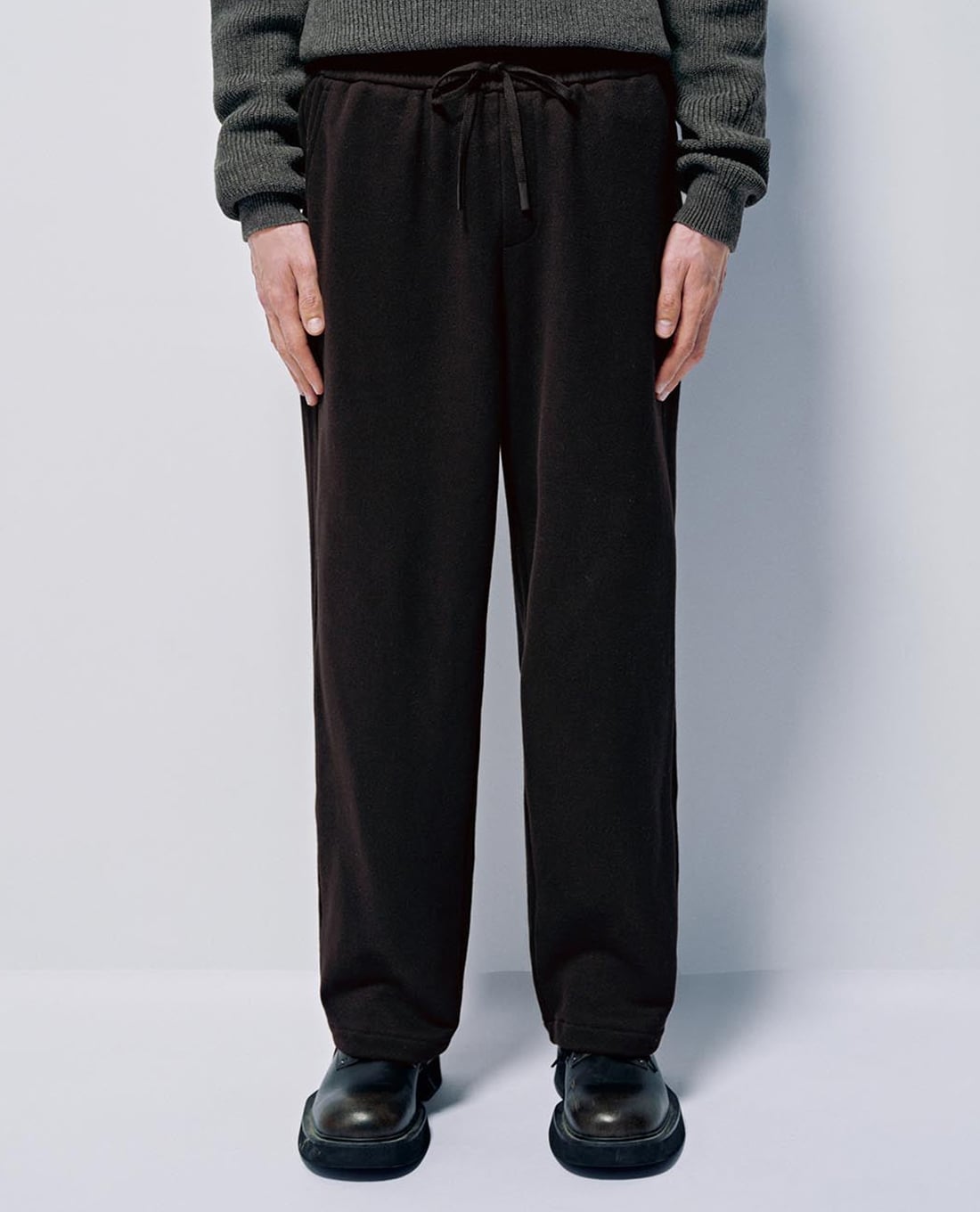 URBAN REVIVO - Quần nam ống đứng lưng thun phối dây rút