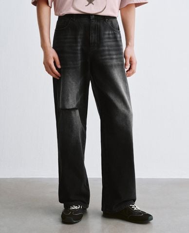  URBAN REVIVO - Quần jeans nam ống rộng wash bạc rách gối 