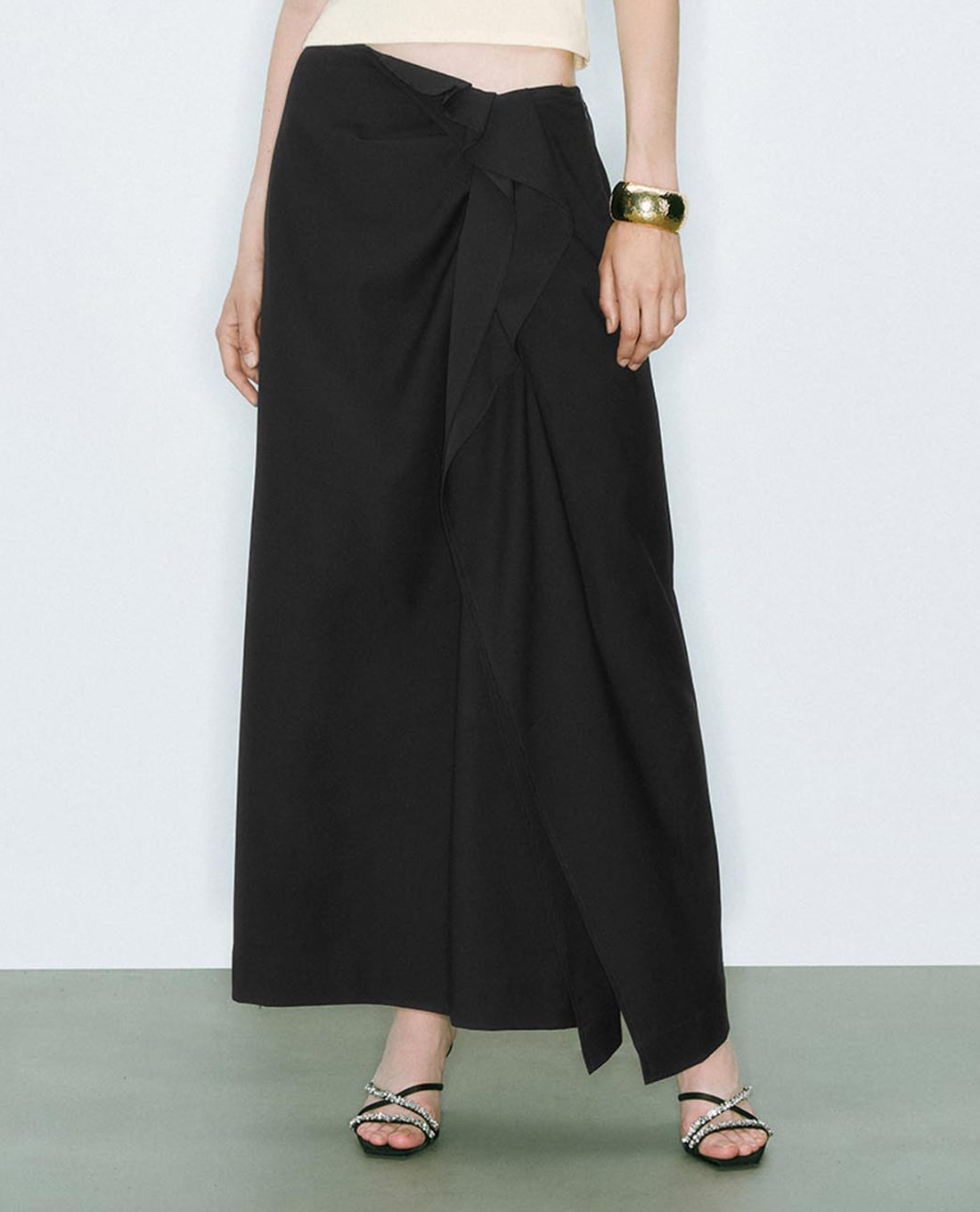 URBAN REVIVO - Chân váy quấn midi phối bèo