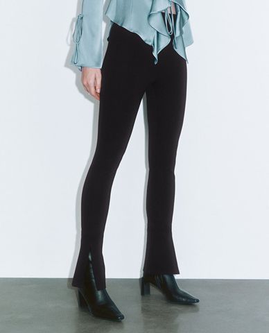  URBAN REVIVO - Quần nữ ống loe phom ôm xẻ tà 