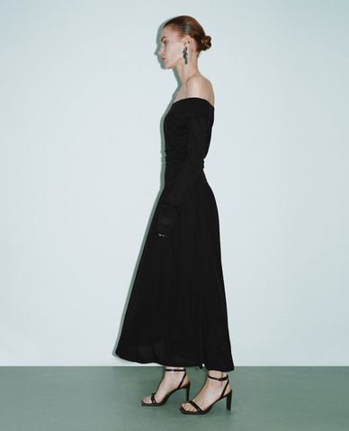  URBAN REVIVO - Đầm trễ vai midi tay dài 