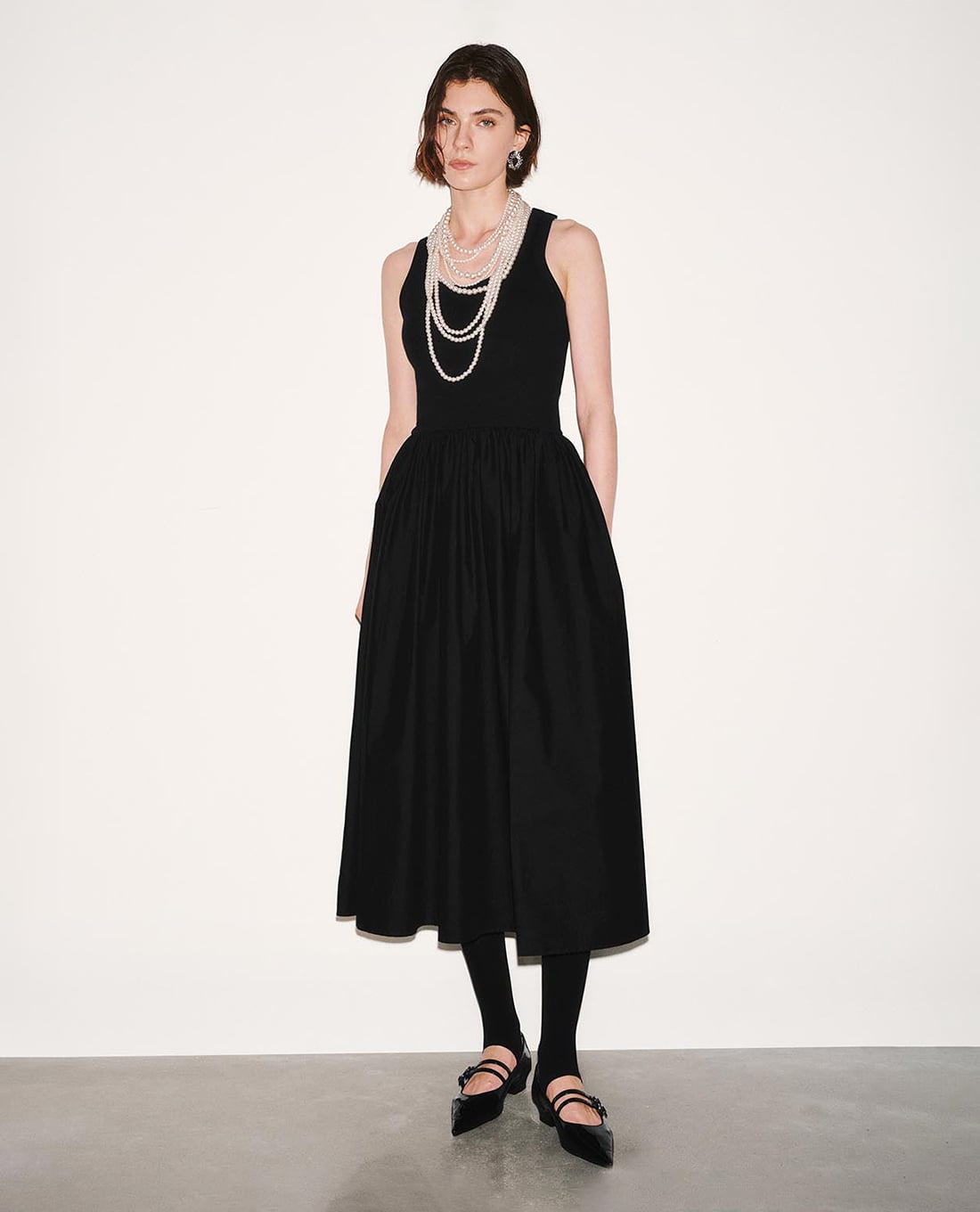 URBAN REVIVO - Đầm sát nách midi cổ tròn dáng xoè