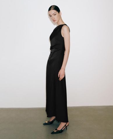  URBAN REVIVO - Đầm trễ vai maxi xếp nếp thanh lịch 