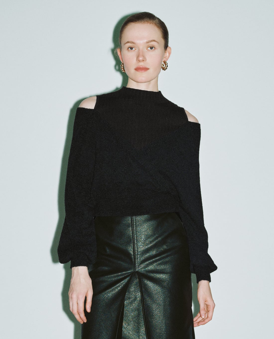 URBAN REVIVO - Áo dệt kim nữ cổ tròn tay dài phối layer