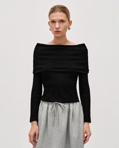  URBAN REVIVO - Áo dệt kim nữ trễ vai tay dài phom ôm 