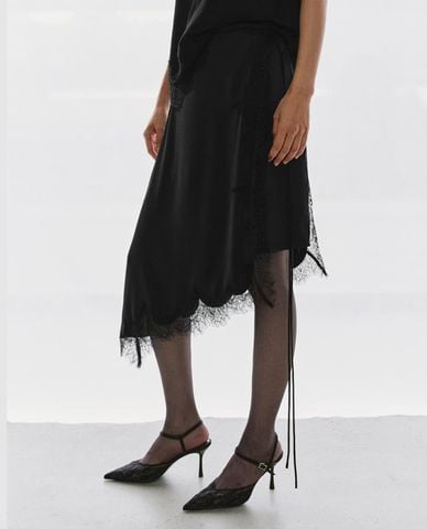  URBAN REVIVO - Chân váy chữ A midi lệch tà phối viền ren 