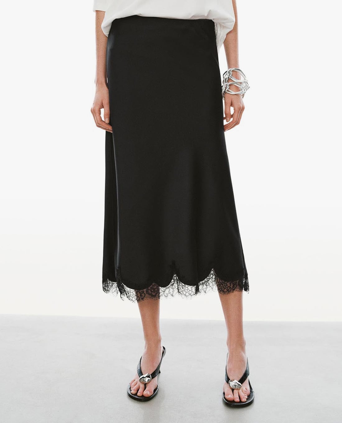 URBAN REVIVO - Chân váy phom suông midi phối viền ren