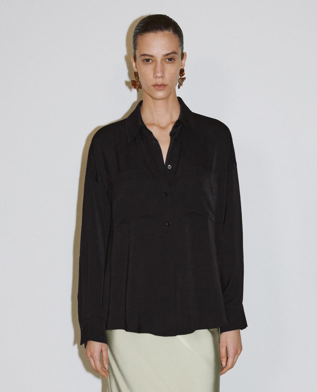 URBAN REVIVO - Áo sơ mi nữ cổ bẻ tay dài thanh lịch