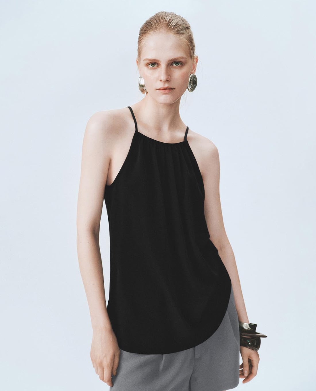 URBAN REVIVO - Áo hai dây nữ cổ yếm Cami