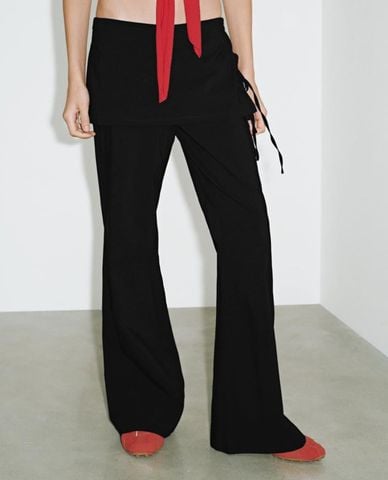  URBAN REVIVO - Quần nữ ống loe phối chân váy mini 