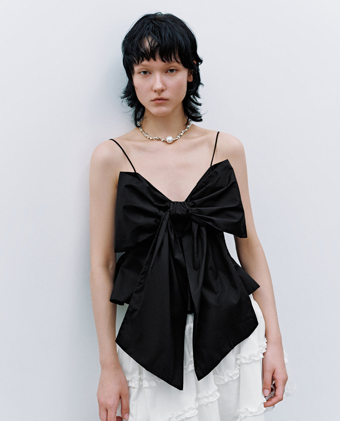 URBAN REVIVO - Áo hai dây nữ phối nơ Bow Decor