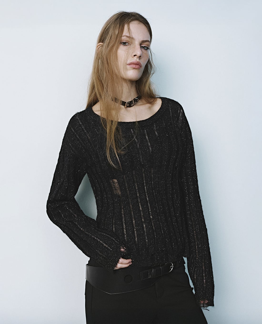 URBAN REVIVO - Áo dệt kim nữ cổ tròn tay dài phom suông