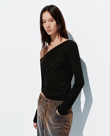  URBAN REVIVO - Áo trễ vai nữ tay dài đính đá 