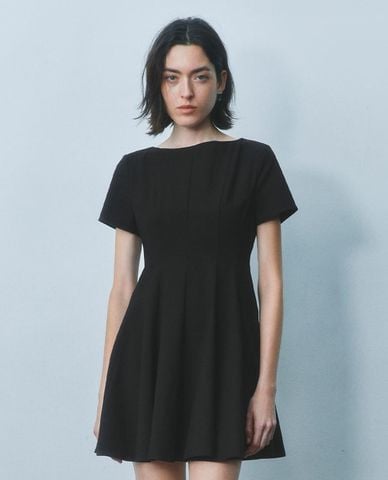  URBAN REVIVO - Đầm mini cổ tròn tay ngắn phom xòe 