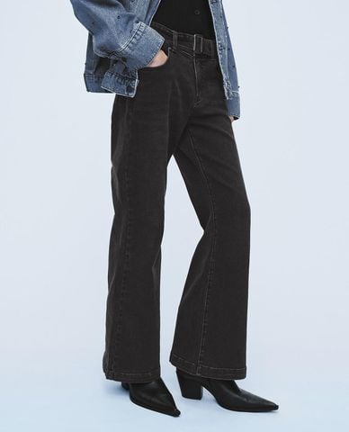  URBAN REVIVO - Quần jeans nữ ống loe kèm thắt lưng 