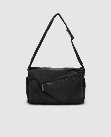  URBAN REVIVO - Túi đeo vai nam phom chữ nhật khóa chéo 